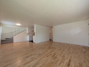 395 Fairway Loop in Eugene, OR - Building Photo - Building Photo