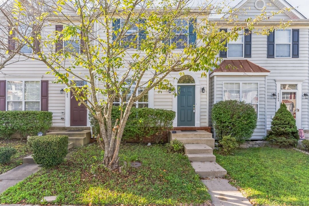 6067 Ticket Way in Woodbridge, VA - Building Photo