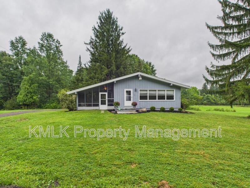 6360 Olde 8 Rd in Peninsula, OH - Building Photo