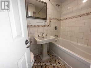 196 Robert St in Toronto, ON - Building Photo - Building Photo