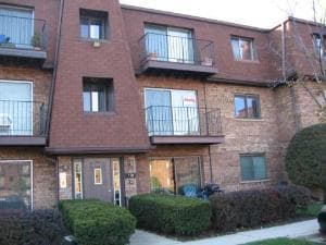 718 Cobblestone Cir in Glenview, IL - Building Photo