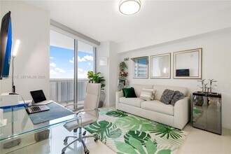 495 Brickell Ave, Unit 4704 in Miami, FL - Building Photo - Building Photo