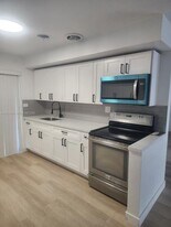 1180 NE 185th St in Miami, FL - Building Photo