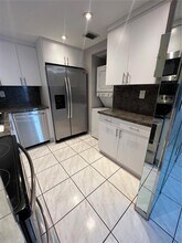 5731 NW 37th St, Unit 221 in Virginia Gardens, FL - Foto de edificio - Building Photo