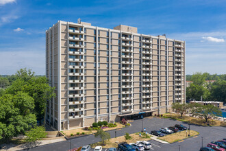 Three Rivers Apartments in Fort Wayne, IN - Building Photo - Building Photo