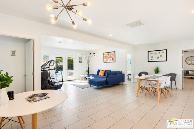 4373 E Camino Parocela in Palm Springs, CA - Building Photo - Building Photo