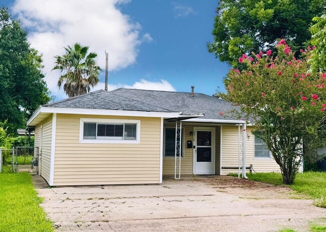 property at 2318 Reinerman St