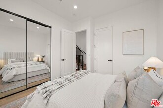 257 1/2 S Park View St in Los Angeles, CA - Building Photo - Building Photo