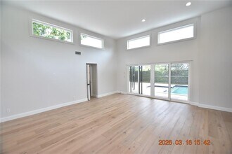 571 Luzon Ave in Tampa, FL - Building Photo - Building Photo