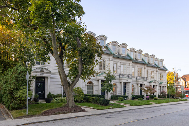 Lytton Park Townhomes in Toronto, ON - Building Photo - Building Photo