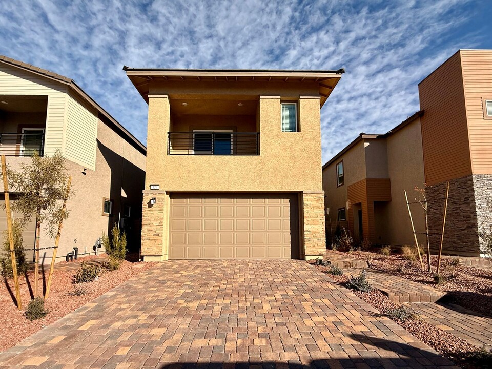 120 Chloe Chase Ave in Henderson, NV - Foto de edificio