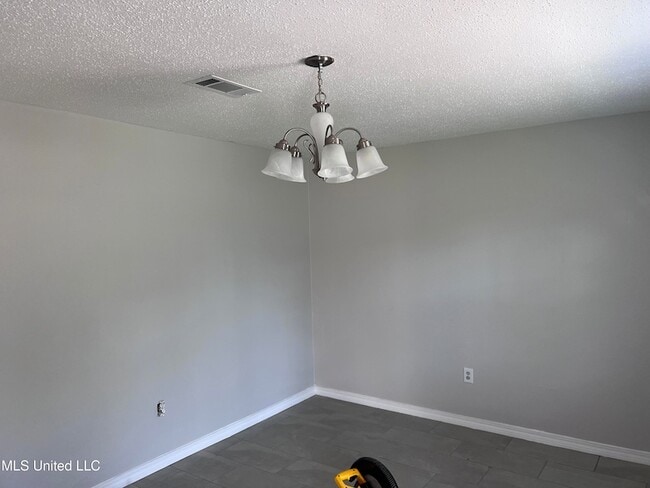 102 Carson Dr in Gulfport, MS - Building Photo - Building Photo