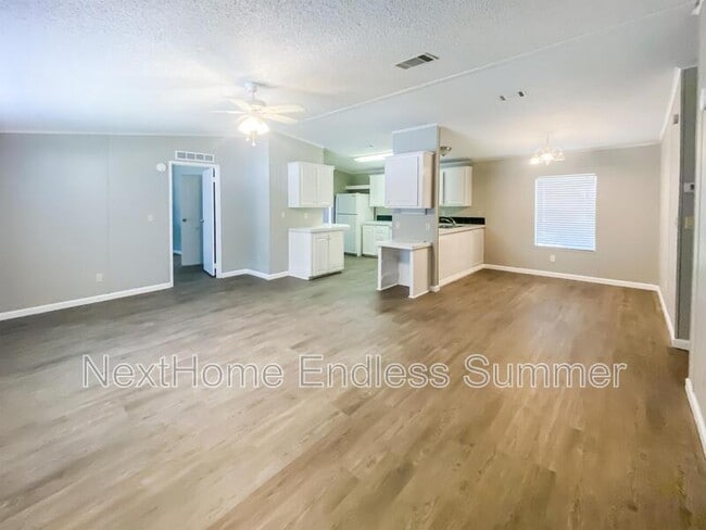 608 Bee Bee Dr in Jacksonville, FL - Building Photo - Building Photo