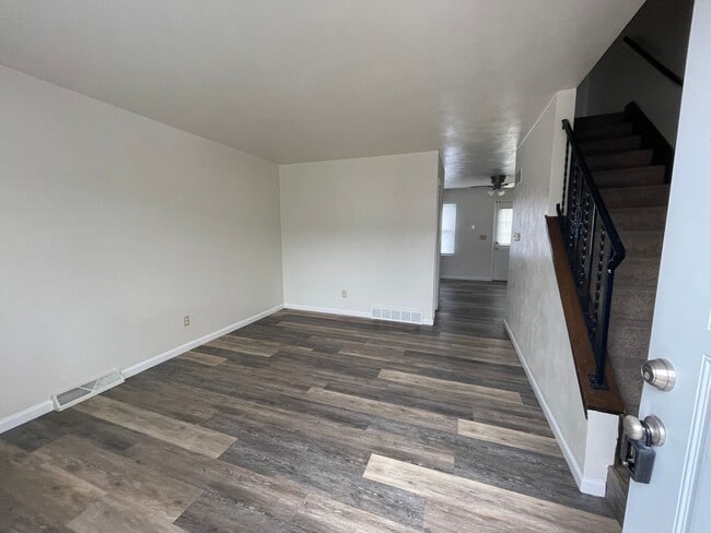 property at 719 W 61st St