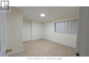 105 Bayridge Dr in Brampton, ON - Building Photo - Building Photo