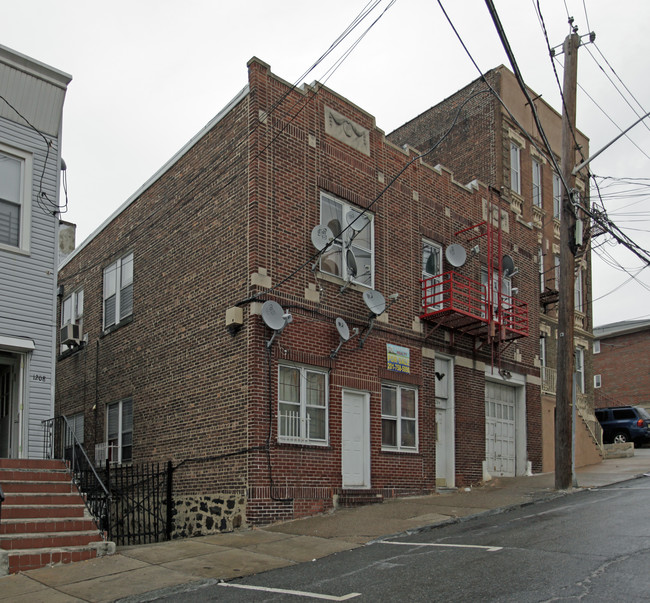 1204 43rd St in North Bergen, NJ - Building Photo - Building Photo