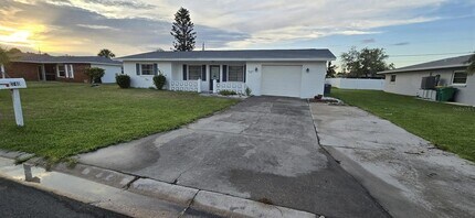 1740 Elinor Pl, Unit 1 in Englewood, FL - Building Photo - Building Photo