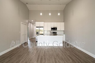 12041 Tetzel Ave in Port Charlotte, FL - Foto de edificio - Building Photo