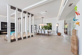 7972 Biscayne Point Cir in Miami Beach, FL - Building Photo - Building Photo