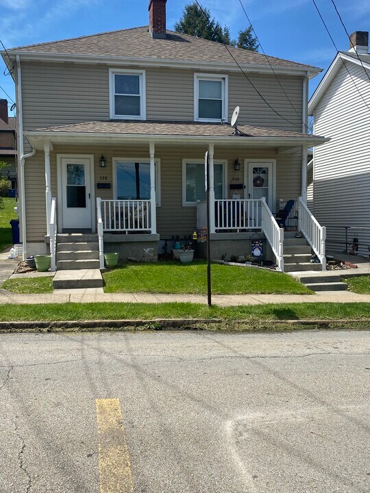 328 College Ave, Unit 328 in Mount Pleasant, PA - Building Photo
