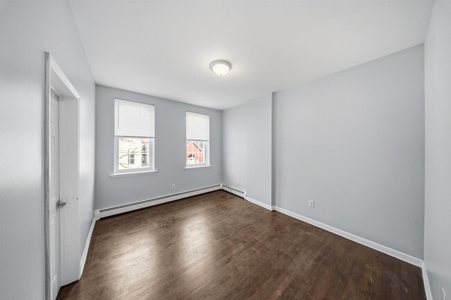 303 3rd St in Jersey City, NJ - Building Photo - Building Photo