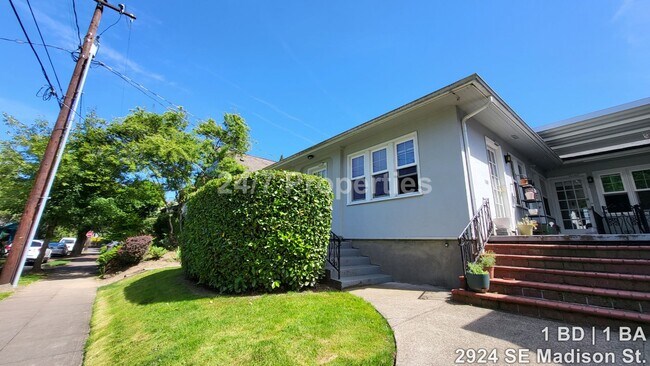 property at 2924 SE Madison St