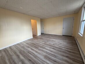 144 Midland Ave, Unit 1 in Garfield, NJ - Foto de edificio - Building Photo