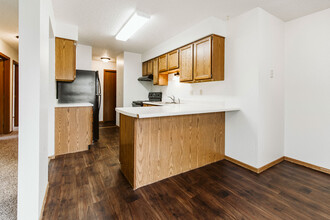 Chandler 1802 in Grand Forks, ND - Building Photo - Building Photo