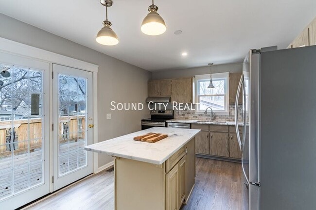 property at 2410 Albion St