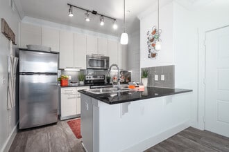 Palermo by the Park in Frisco, TX - Foto de edificio - Interior Photo