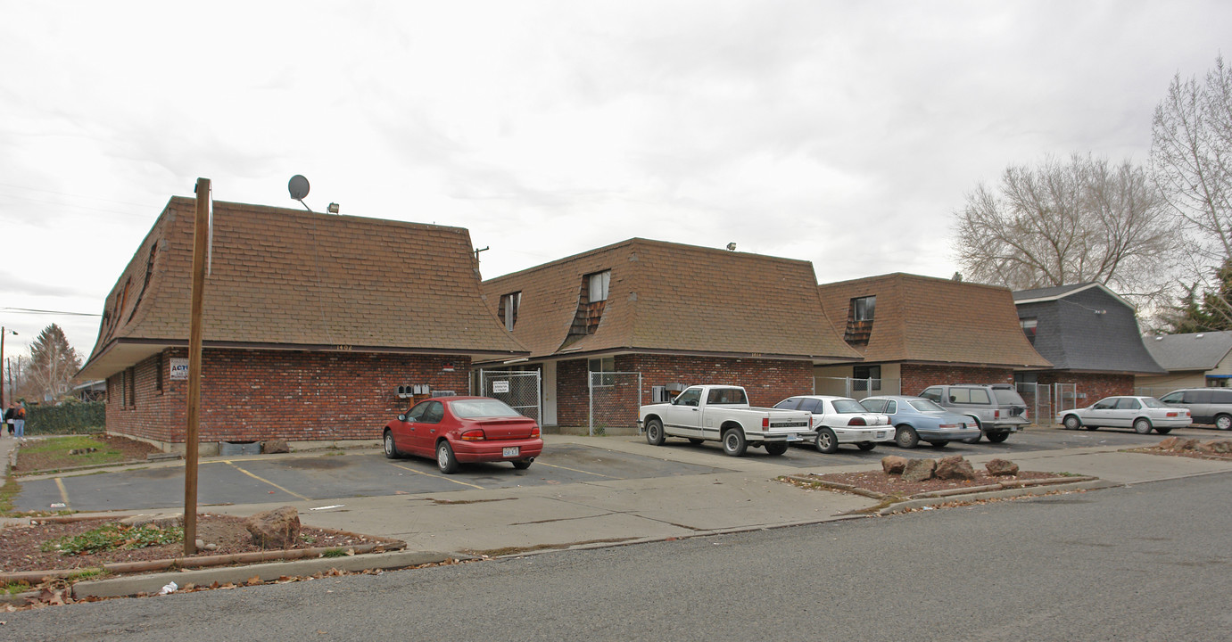 1402-1408 Roosevelt Ave in Yakima, WA - Building Photo