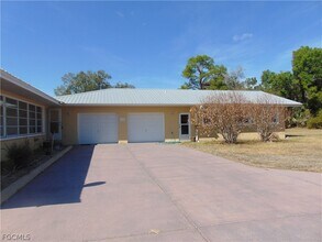 1092 Riverbend Dr in La Belle, FL - Building Photo - Building Photo