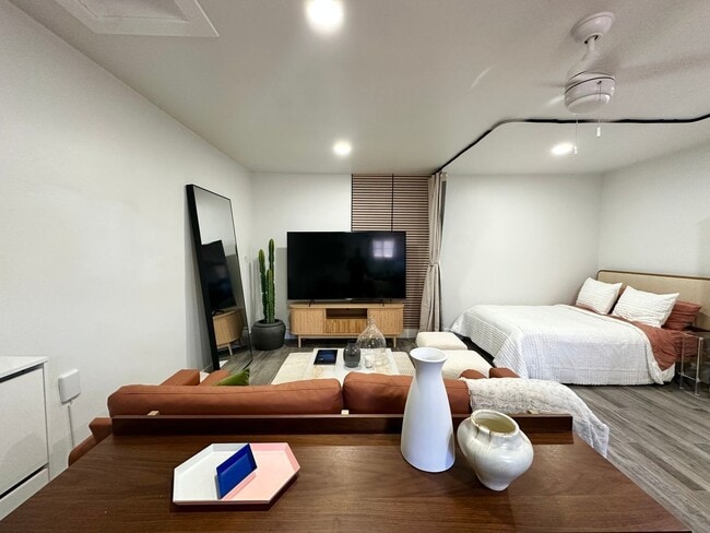 7547 Garden Grove Ave in Los Angeles, CA - Building Photo - Building Photo