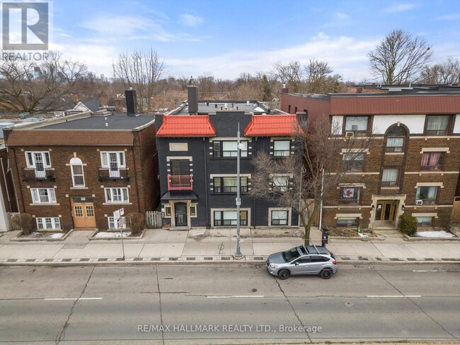 10-595 ST CLAIR Ave in Toronto, ON - Building Photo - Building Photo