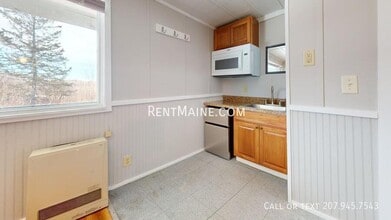 18 Main Rd in Holden, ME - Foto de edificio - Building Photo