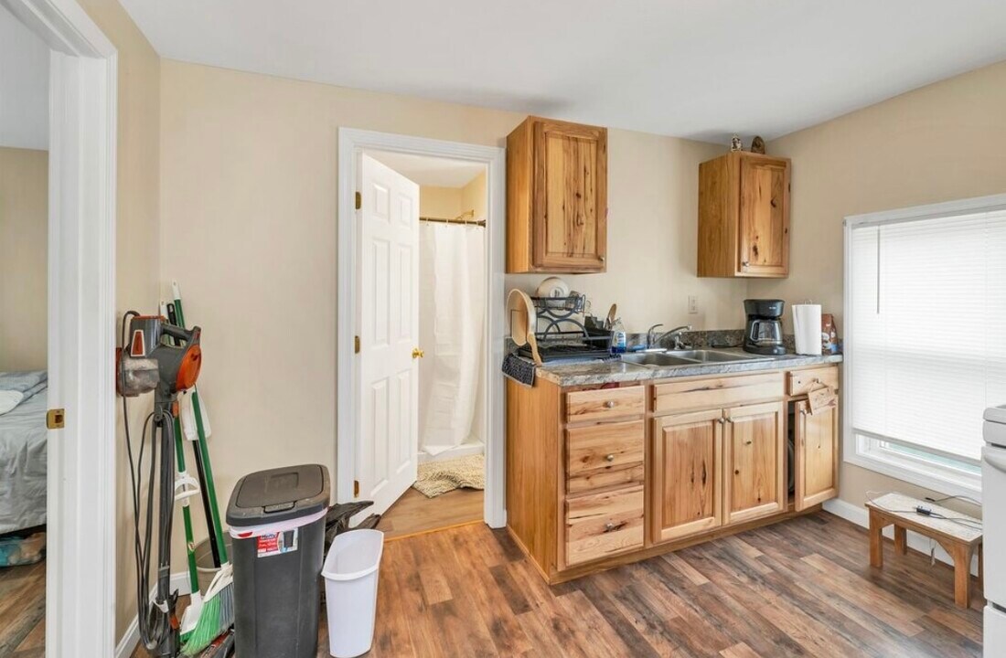 106 Messer St, Unit 3 in Laconia, NH - Building Photo