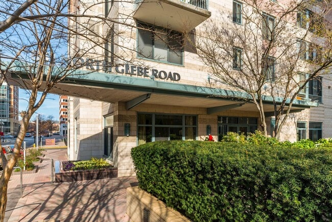 851 N Glebe Rd in Arlington, VA - Building Photo - Building Photo