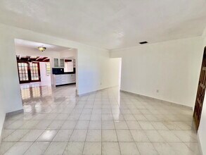 2101 SW 81st Ave in Miami, FL - Building Photo - Building Photo
