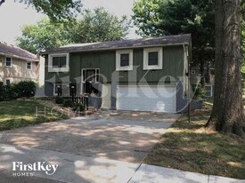 9951 Parkhill St in Lenexa, KS - Building Photo