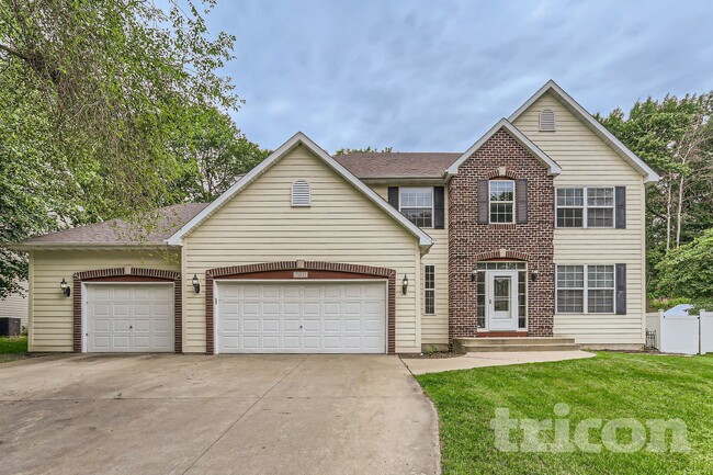 15012 Viewcrest Ln in Burnsville, MN - Building Photo - Building Photo