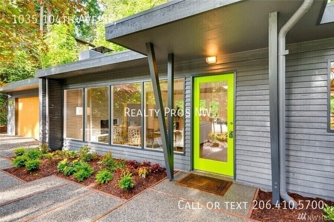 1035 104th Ave SE in Bellevue, WA - Building Photo - Building Photo