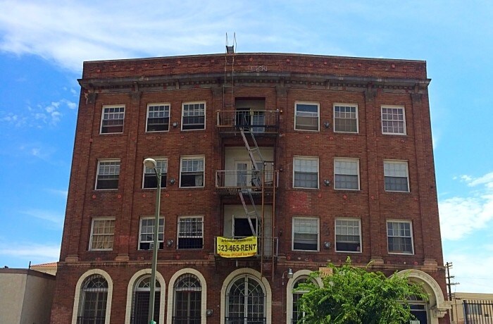 7th St in Los Angeles, CA - Foto de edificio
