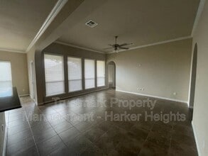 8121 Iron Gate Dr in Temple, TX - Foto de edificio - Building Photo