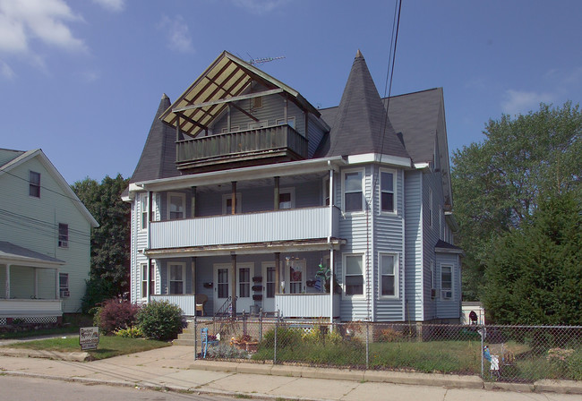 117 Pine St in Attleboro, MA - Building Photo - Building Photo