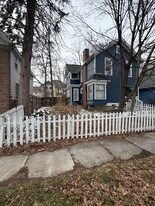 612 Cherry St in Lansing, MI - Building Photo