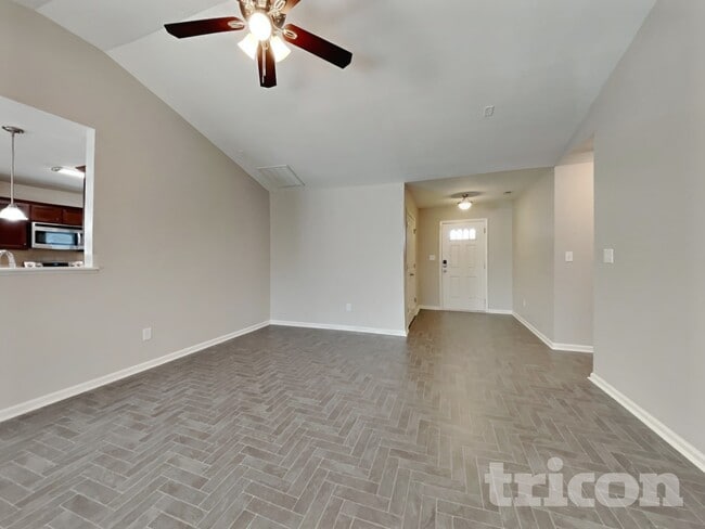 295 New Castle Ln in Spring Lake, NC - Building Photo - Building Photo