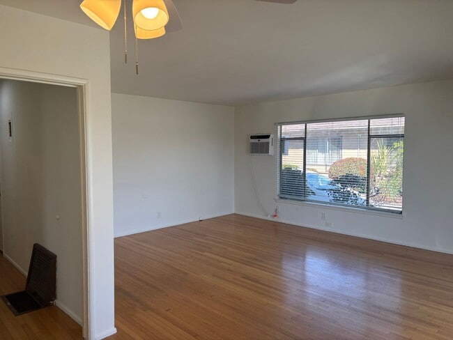 215 S Baldwin Ave in Arcadia, CA - Building Photo - Building Photo