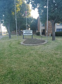 813 W Harwood Rd, Unit D