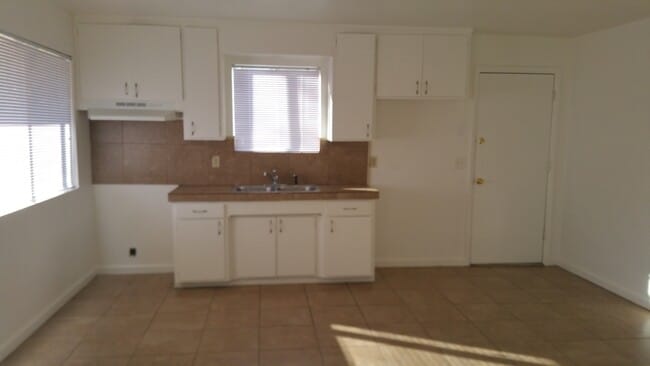 2830-2830 Alfreda Way in Redding, CA - Foto de edificio - Building Photo