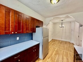 79 STREET Stunning 2 bedroom close to all, Unit 2B in Queens, NY - Foto de edificio - Building Photo